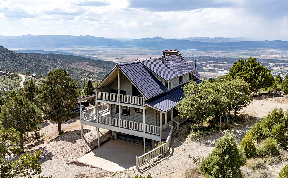 Mountain cabin overlooking the Cedar Valley in Iron County, Utah